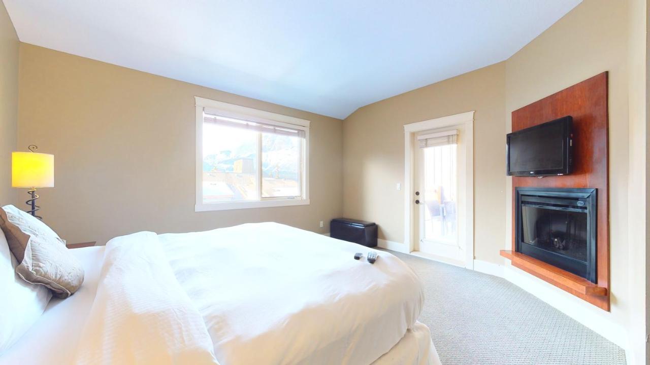 Hotel Spectacular Penthouse With Amazing Views, Indoor Pool And Hot Tub à Canmore Extérieur photo