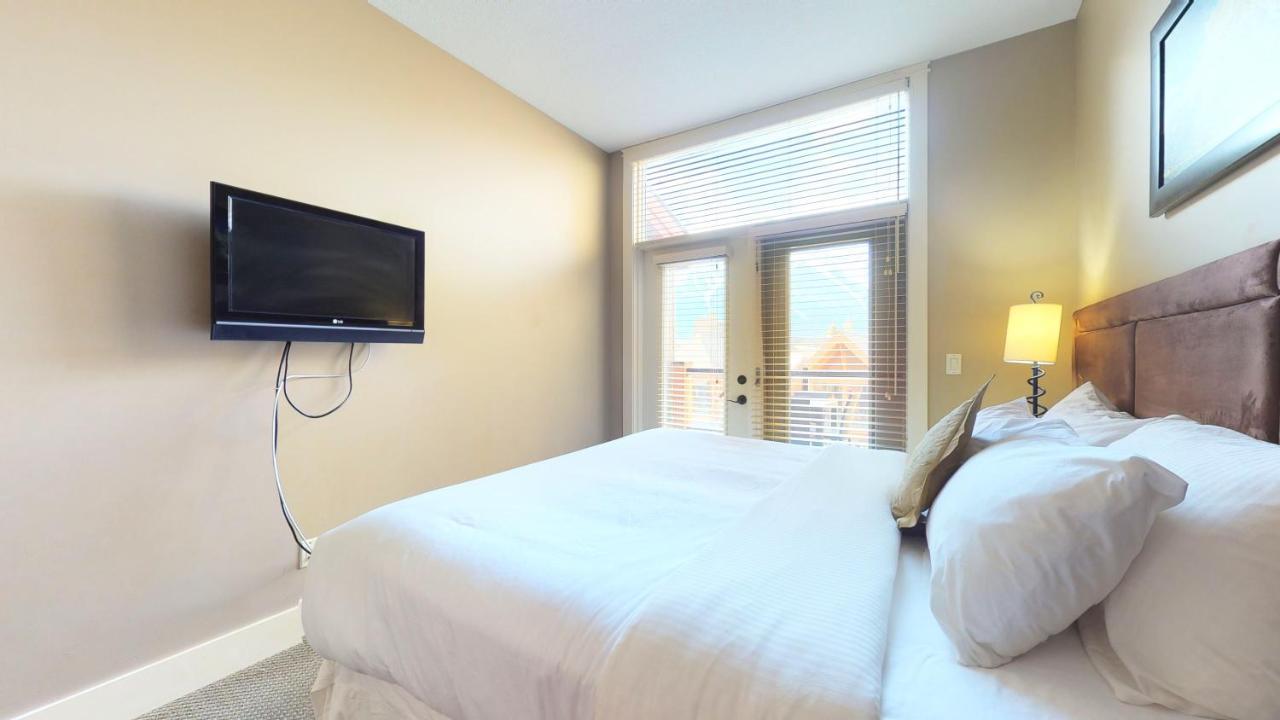 Hotel Spectacular Penthouse With Amazing Views, Indoor Pool And Hot Tub à Canmore Extérieur photo