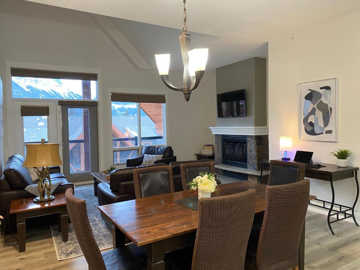 Hotel Spectacular Penthouse With Amazing Views, Indoor Pool And Hot Tub à Canmore Extérieur photo
